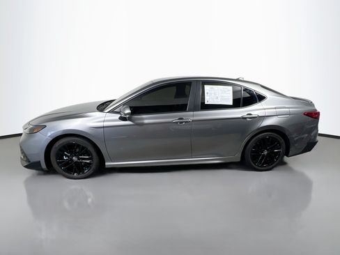 Used 2025 Toyota Camry SE FWD image 9