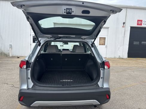 Used 2023 Toyota Corolla Cross L image 9