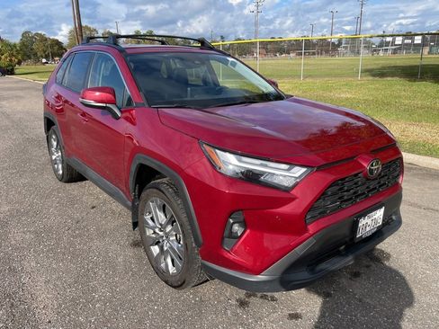Used 2023 Toyota RAV4 XLE Premium image 6