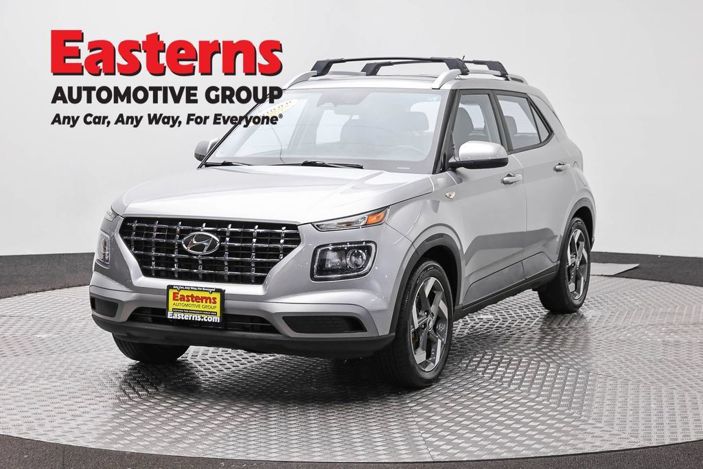 Used 2023 Hyundai Venue SEL FWD image 1