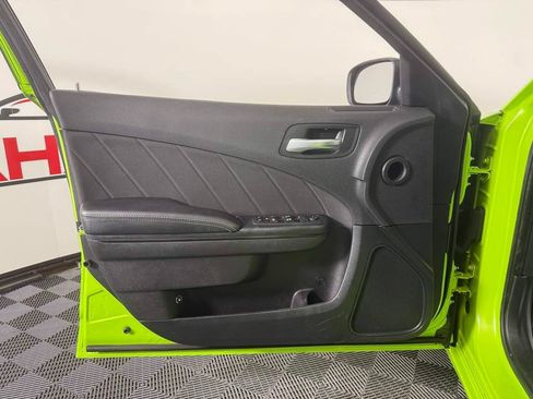 Used 2019 Dodge Charger SXT w/ Blacktop Package RWD image 17