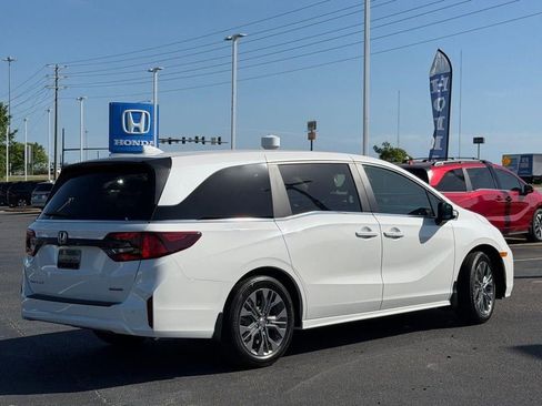 New 2026 Honda Odyssey Touring image 6