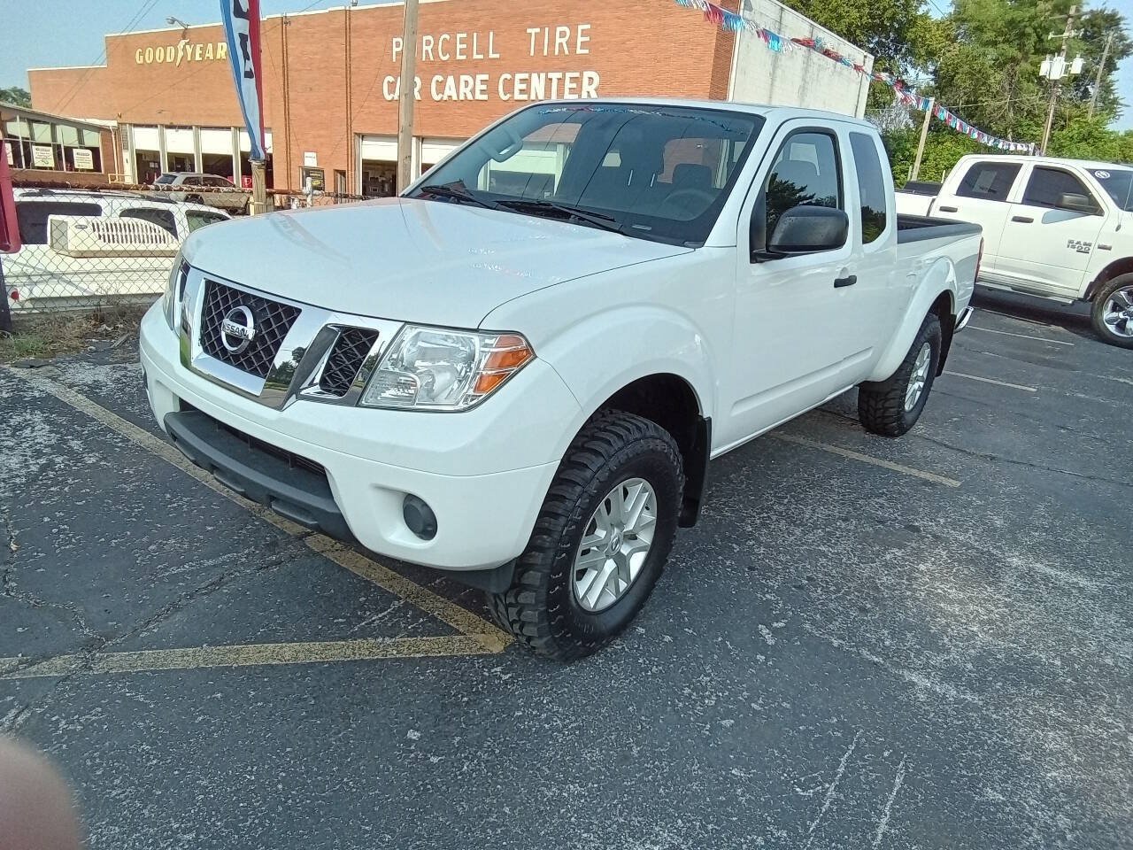 Used 2019 Nissan Frontier SV AWD/4WD image 1