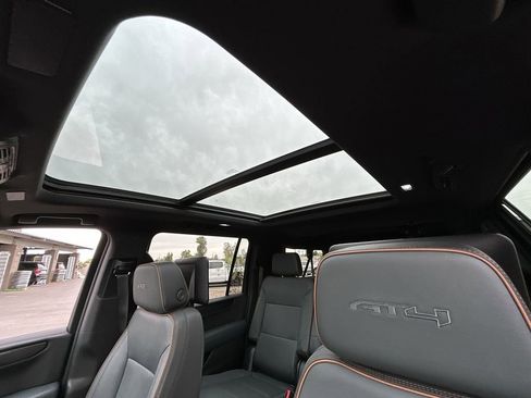 Used 2025 GMC Yukon XL AT4 w/ AT4 Premium Plus Package AWD/4WD image 19