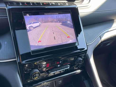 Used 2023 Jeep Grand Cherokee Altitude image 29