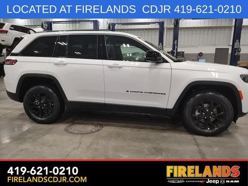 New 2026 Jeep Grand Cherokee Altitude AWD/4WD image 2