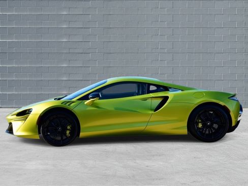 Used 2023 McLaren Artura image 4