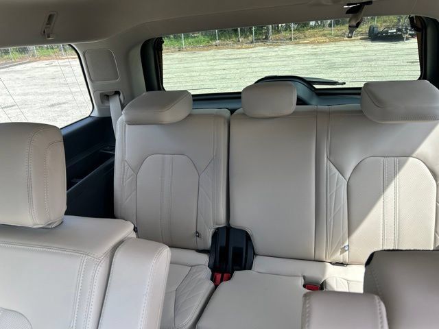 Used 2024 Ford Expedition Platinum AWD/4WD image 9