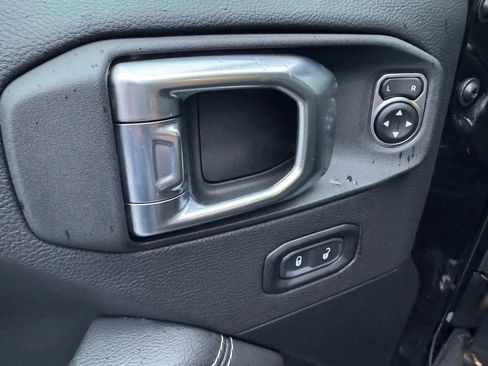 Used 2022 Jeep Wrangler Unlimited Sahara w/ Cold Weather Group image 41