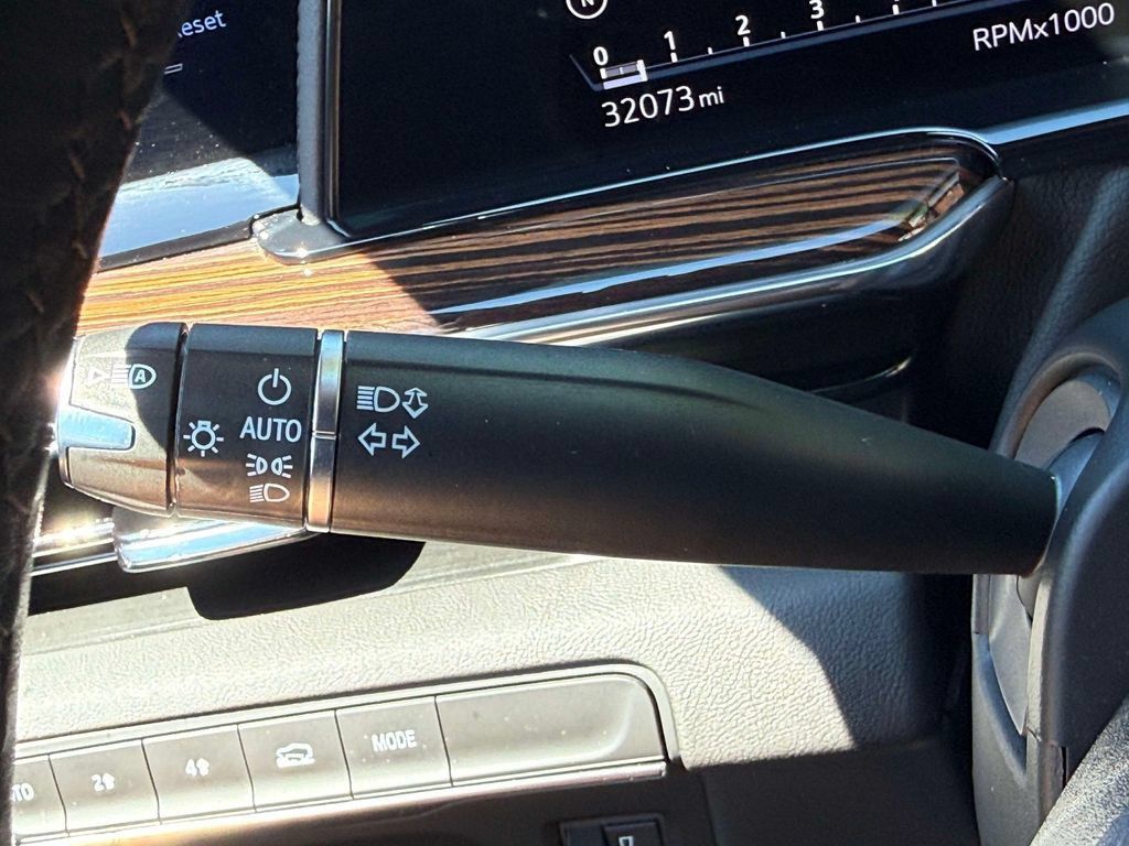 Certified 2024 Cadillac Escalade Luxury AWD/4WD image 31