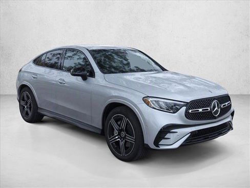 Used 2024 Mercedes-Benz GLC 300 4MATIC image 3