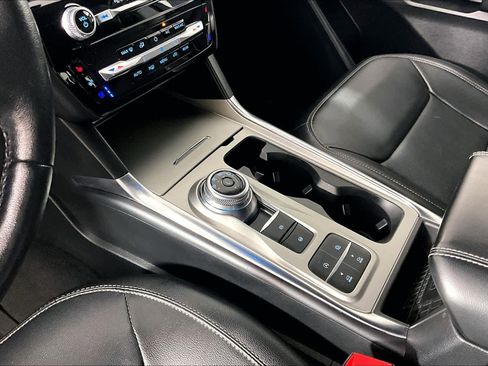 Used 2022 Ford Explorer Limited image 16
