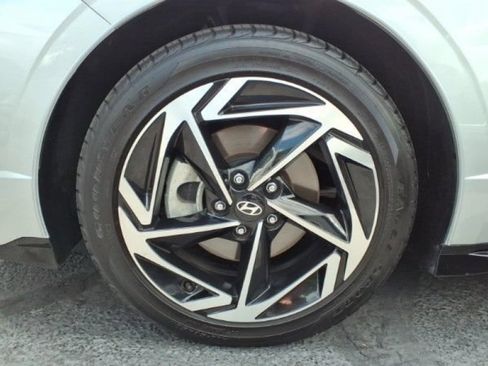 Used 2024 Hyundai Sonata SEL w/ Convenience Package FWD image 4