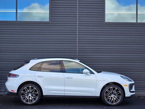 Used 2025 Porsche Macan image 8