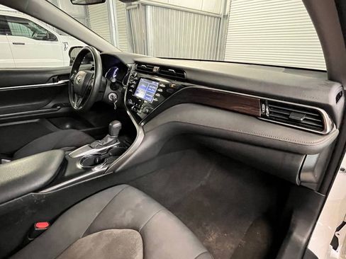 Used 2020 Toyota Camry LE FWD image 25