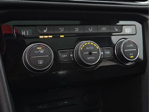 Used 2024 Volkswagen Taos SE image 15