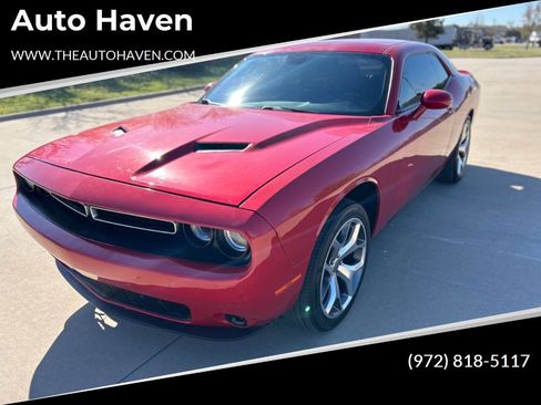 Used 2016 Dodge Challenger SXT Plus image 1