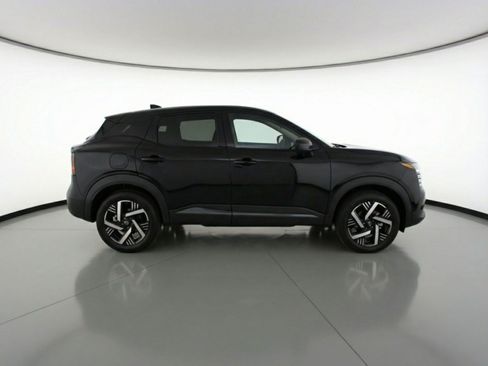 Used 2025 Nissan Kicks SV FWD image 11