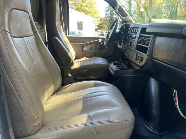 Used 2017 Chevrolet Express 2500 RWD image 21