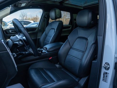 Certified 2023 Porsche Cayenne S image 5