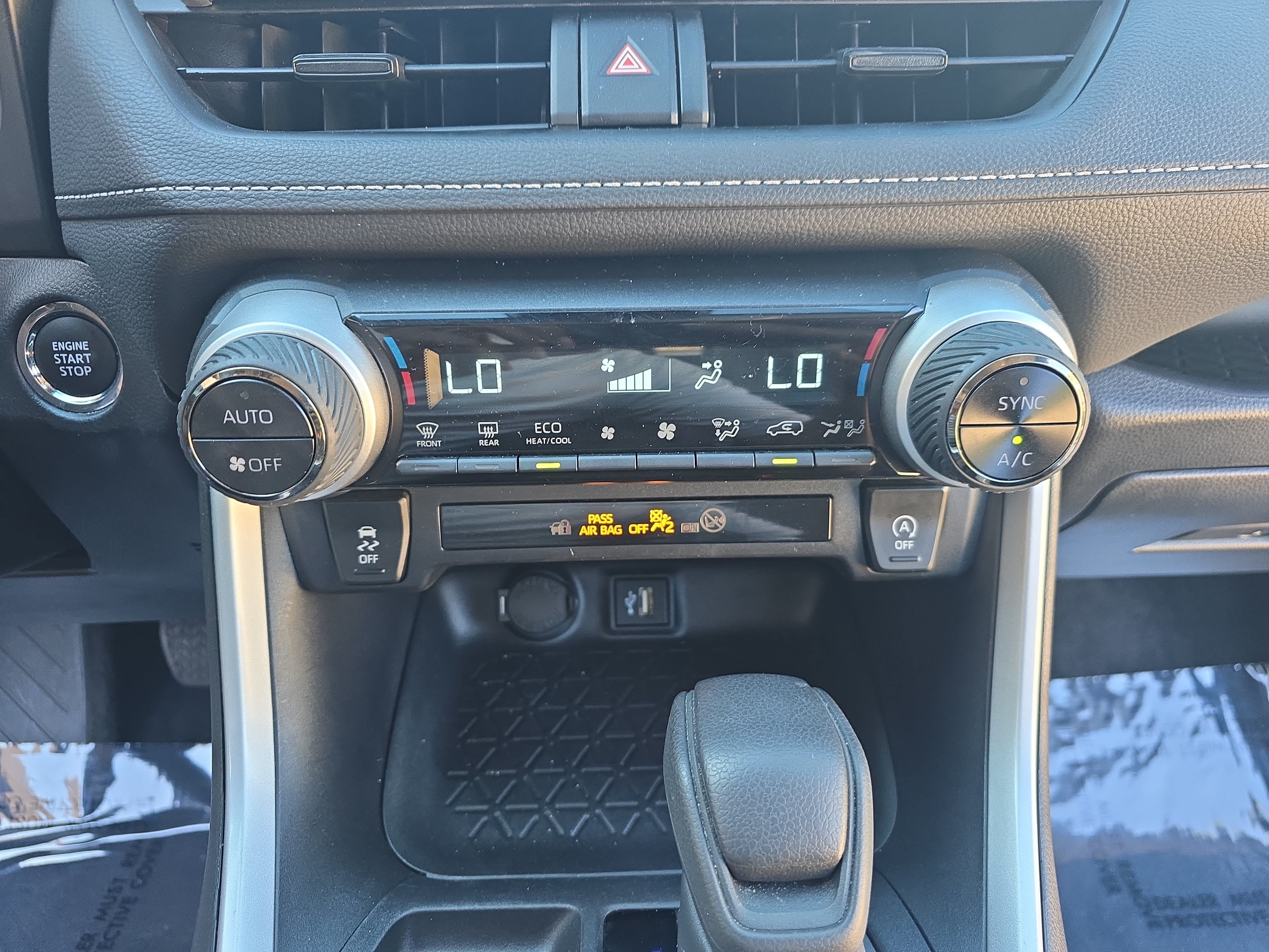 Used 2025 Toyota RAV4 XLE FWD image 24