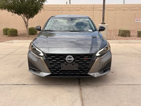 Used 2025 Nissan Altima 2.5 SR FWD image 3