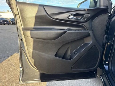 Used 2020 Chevrolet Equinox LT w/ Driver Convenience Package image 15