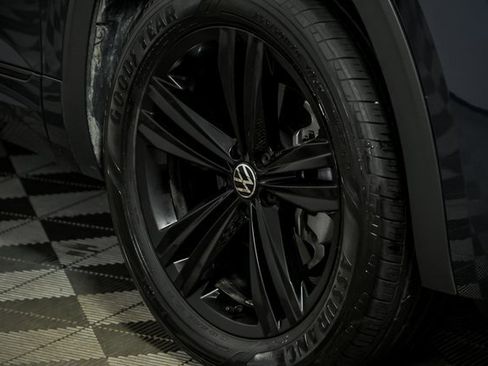 Certified 2023 Volkswagen Atlas Cross Sport SEL R-Line image 3