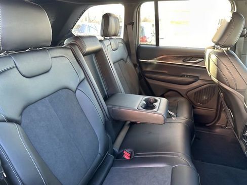 New 2026 Jeep Grand Cherokee Altitude AWD/4WD image 17