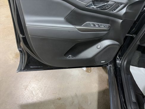 Used 2023 GMC Acadia SLT w/ Technology Package image 13