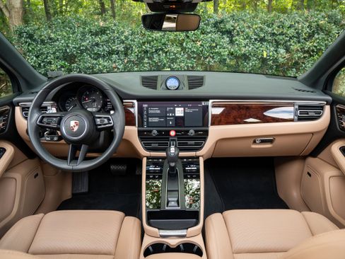 Used 2025 Porsche Macan image 22
