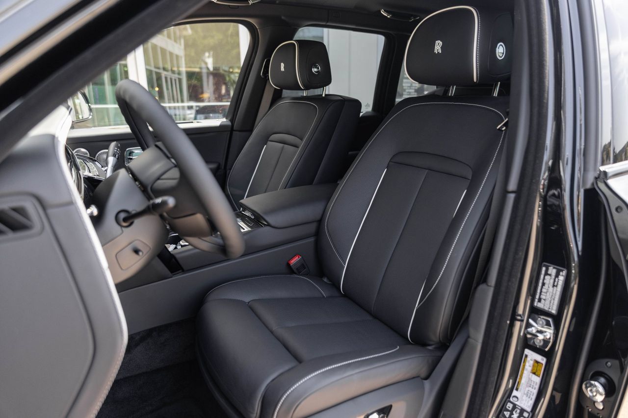 New 2027 Rolls-Royce Cullinan Black Badge AWD/4WD image 17
