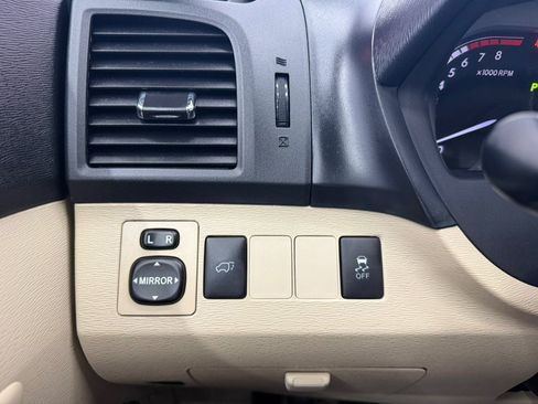 Used 2013 Toyota Venza XLE FWD image 23