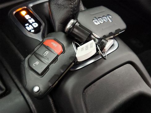 Used 2023 Jeep Wrangler Unlimited Sport image 30