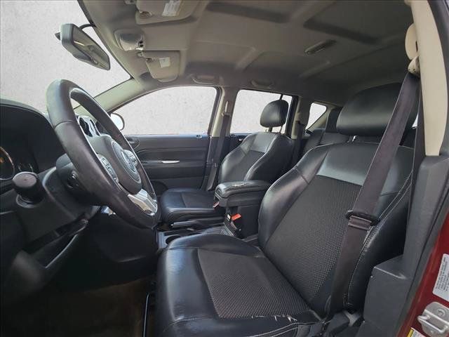 Used 2016 Jeep Compass Latitude FWD image 11
