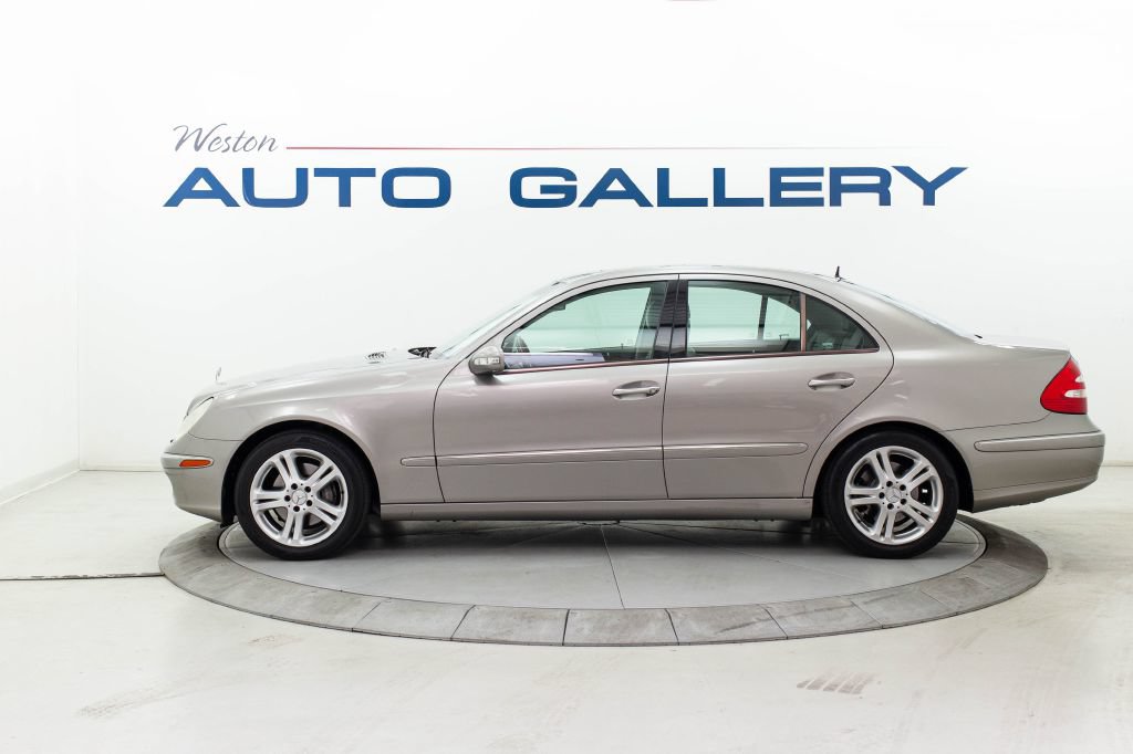Used 2005 Mercedes-Benz E 500 Sedan w/ Lighting Pkg image 2