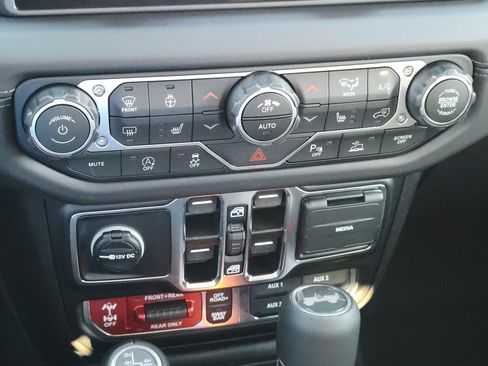 New 2026 Jeep Wrangler Unlimited Rubicon image 19