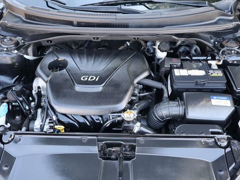 Used 2017 Hyundai Veloster FWD image 36