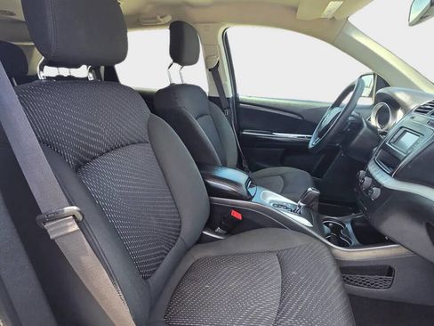 Used 2019 Dodge Journey SE FWD image 12
