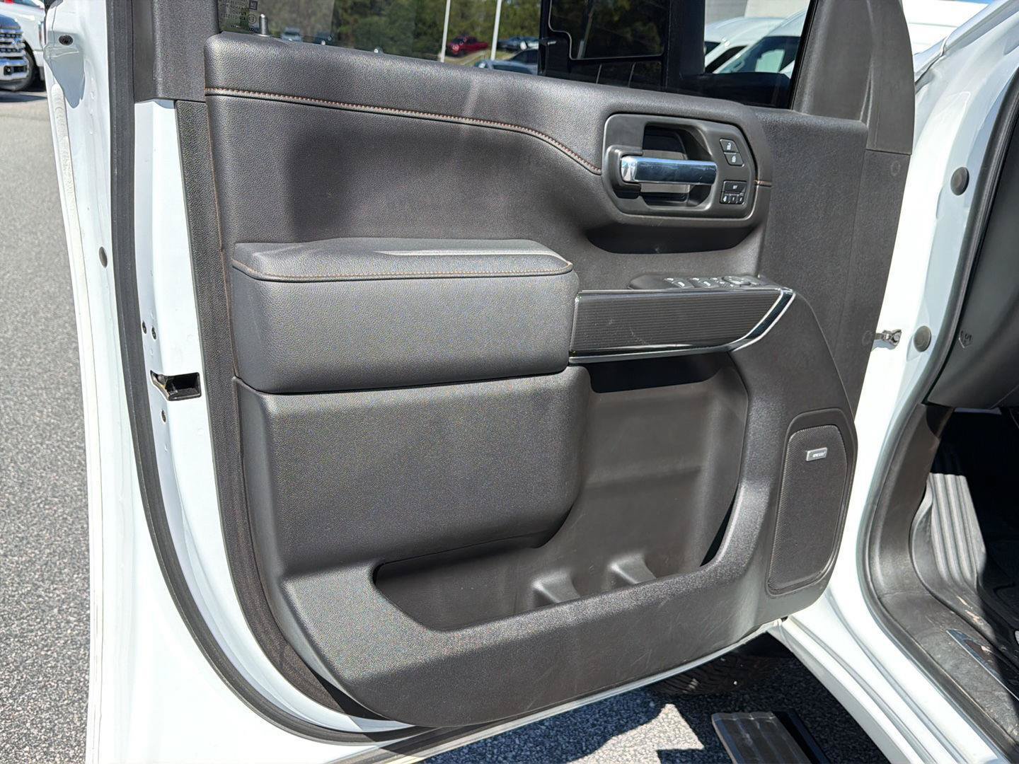 Used 2023 GMC Sierra 2500 AT4 w/ AT4 Premium Plus Package AWD/4WD image 17