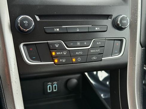 Certified 2020 Ford Fusion SE image 24