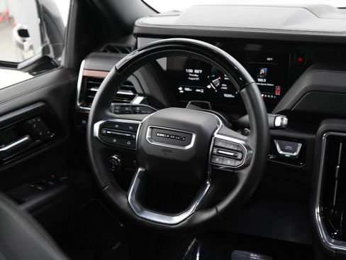 Used 2025 GMC Yukon Denali w/ Denali Reserve Package AWD/4WD image 16