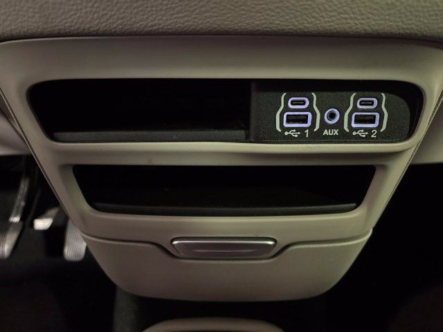 Used 2024 Chrysler Pacifica Limited FWD image 36