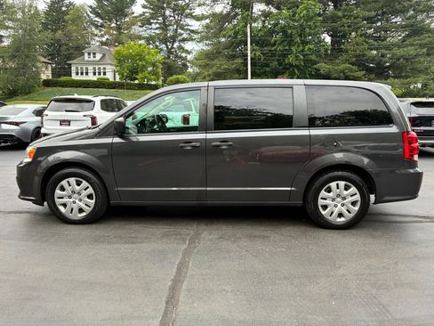 Used 2019 Dodge Grand Caravan SE FWD image 10