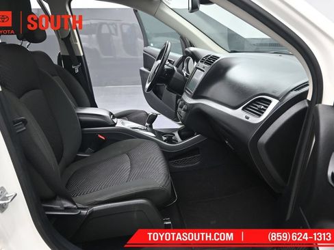 Used 2019 Dodge Journey SE FWD image 34