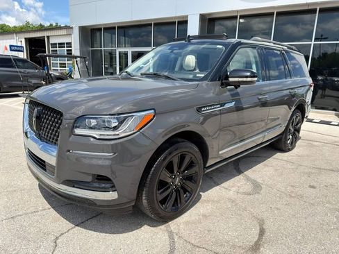 Used 2023 Lincoln Navigator Black Label AWD/4WD image 3