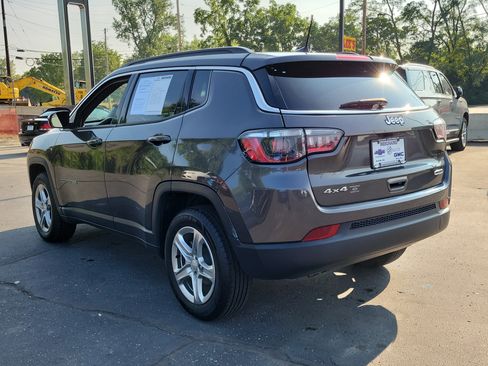 Used 2024 Jeep Compass Latitude AWD/4WD image 3
