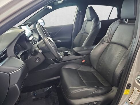 Used 2021 Toyota Venza image 15