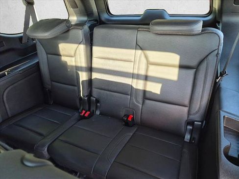 Used 2023 Chevrolet Suburban High Country w/ Premium Package 2 RWD image 19