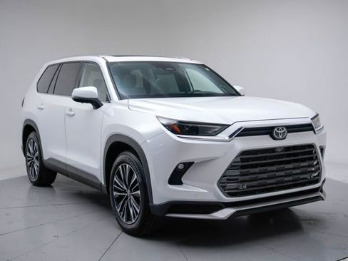 Used 2025 Toyota Grand Highlander AWD Hybrid image 21